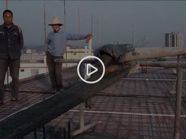 山東力源機械，車(chē)載式攪拌拖泵一體機現場(chǎng)施工視頻